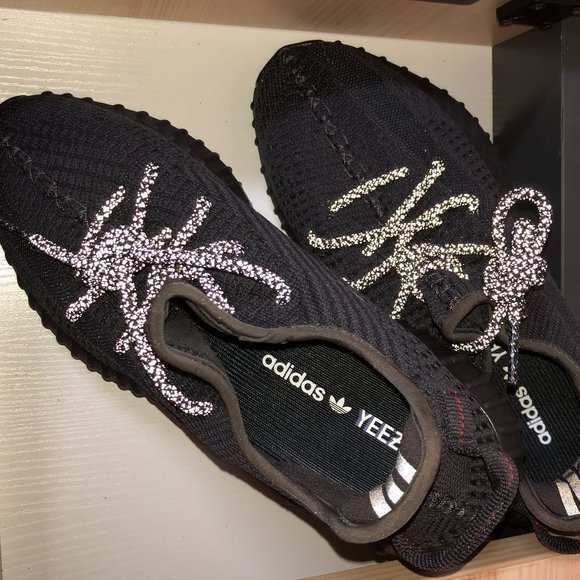 Yeezy 350 V2 Black main image 7